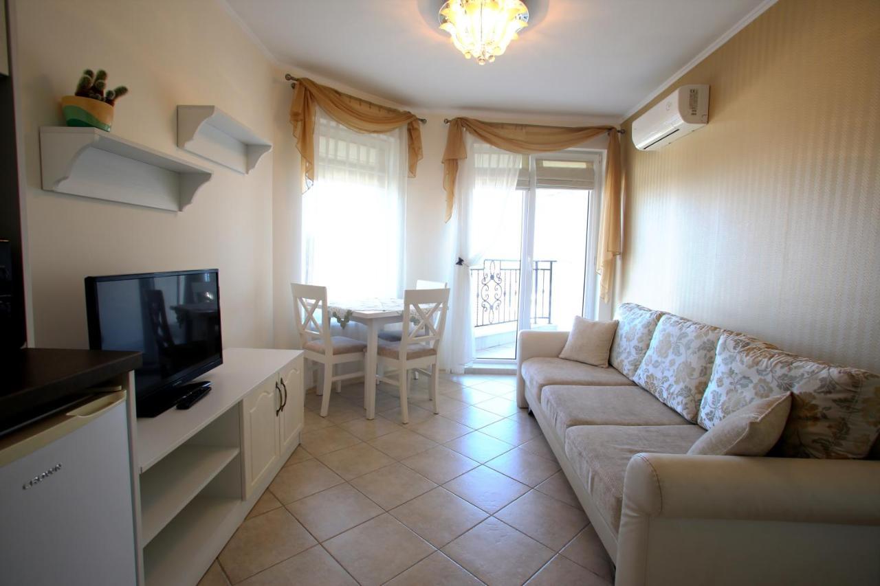 Villa Livia Boutique Apartments Ravda Bagian luar foto